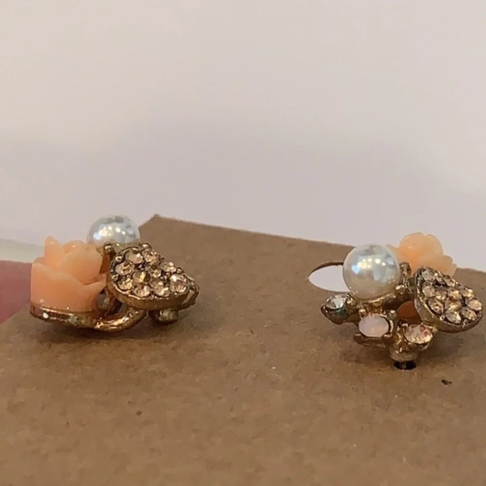 💐5/25 Pearl rose cluster statement gold tone